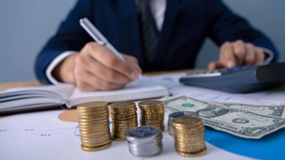 How Can An Insurance Company Make A Profit By Taking In Premiums And Making Payouts